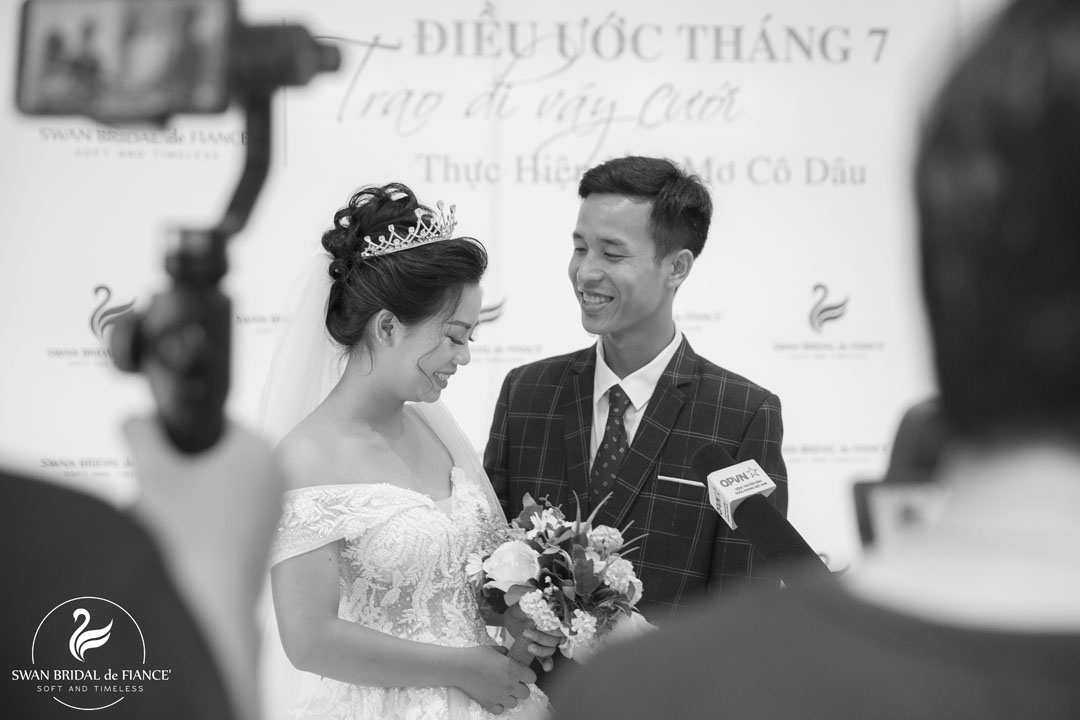 swan bridal tặng váy cưới