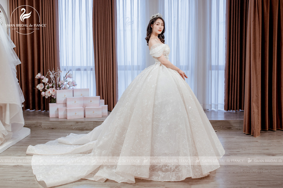 váy cưới thiết kế swan bridal 1