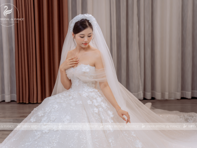 Bí kíp lựa chọn váy cưới cho cô dâu lép