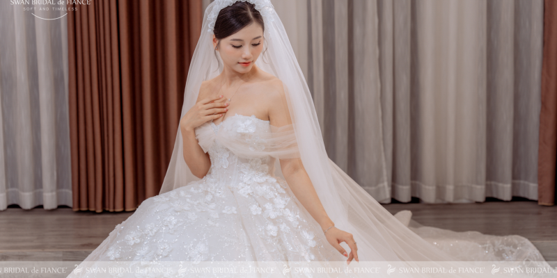Bí kíp lựa chọn váy cưới cho cô dâu lép