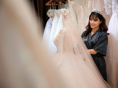 MC Phương Thúy - Hot Girl VTV lộng lẫy cùng chiếc váy cưới “TRONG MƠ” Tại Swan Bridal
