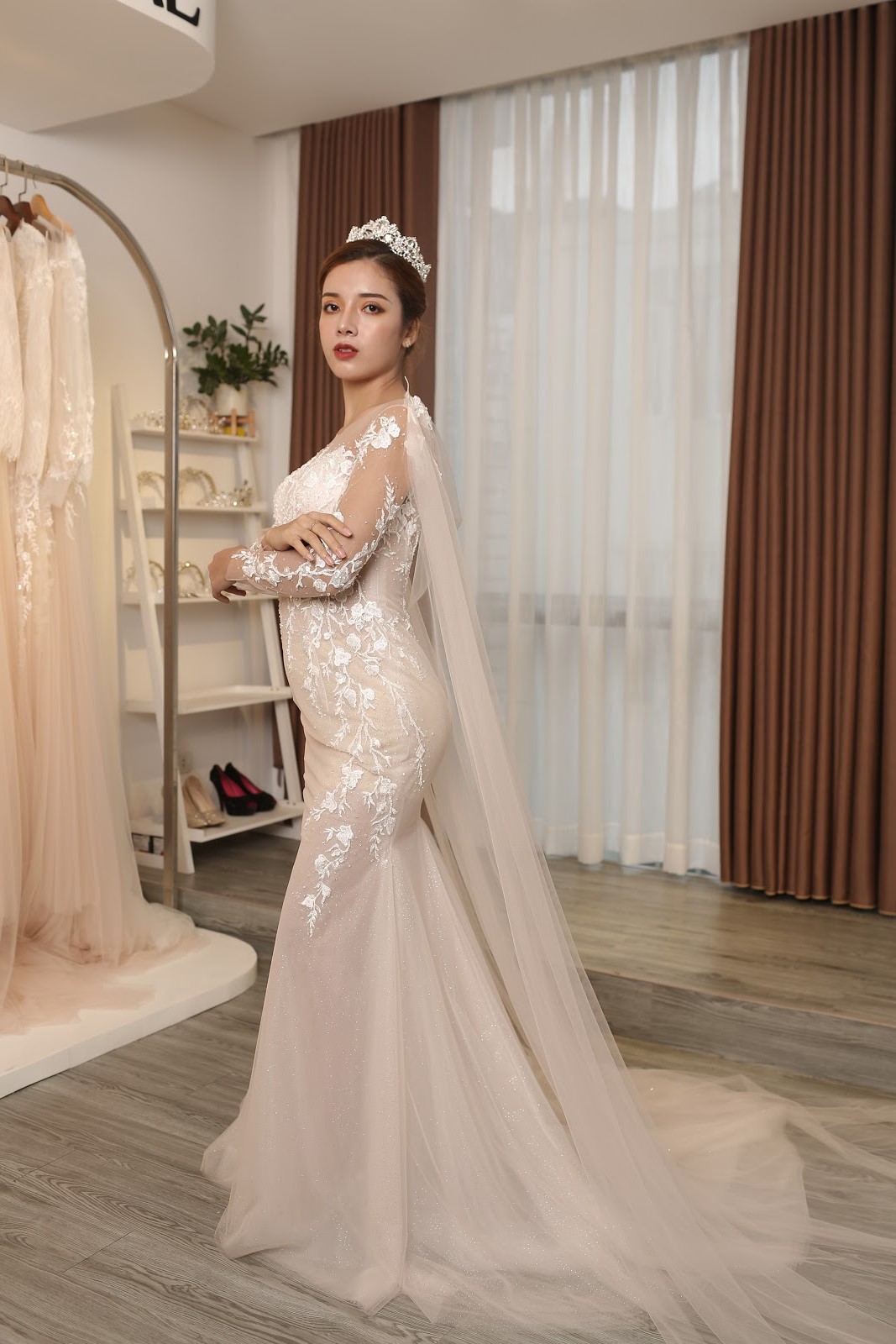 “Bí kíp” may váy cưới thiết kế cho các nàng dâu